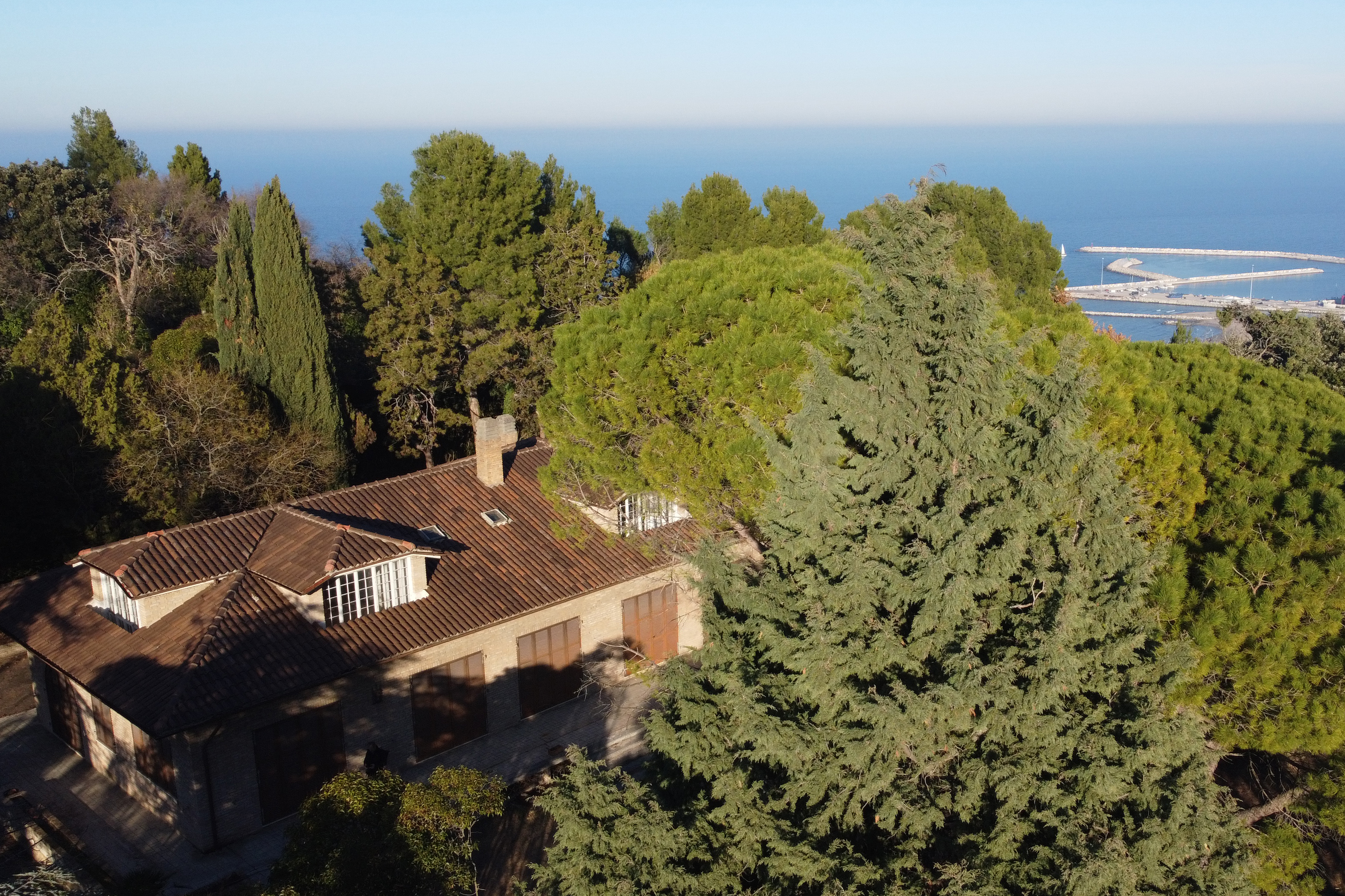 Vendita villa con parco vista mare Pesaro - Zona San Bartolo (VI942)